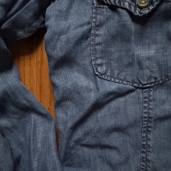 Cloth + Stone Anthropologie Blue denim button-up shirt with relaxed fit Size XS - Picture 7 of 7